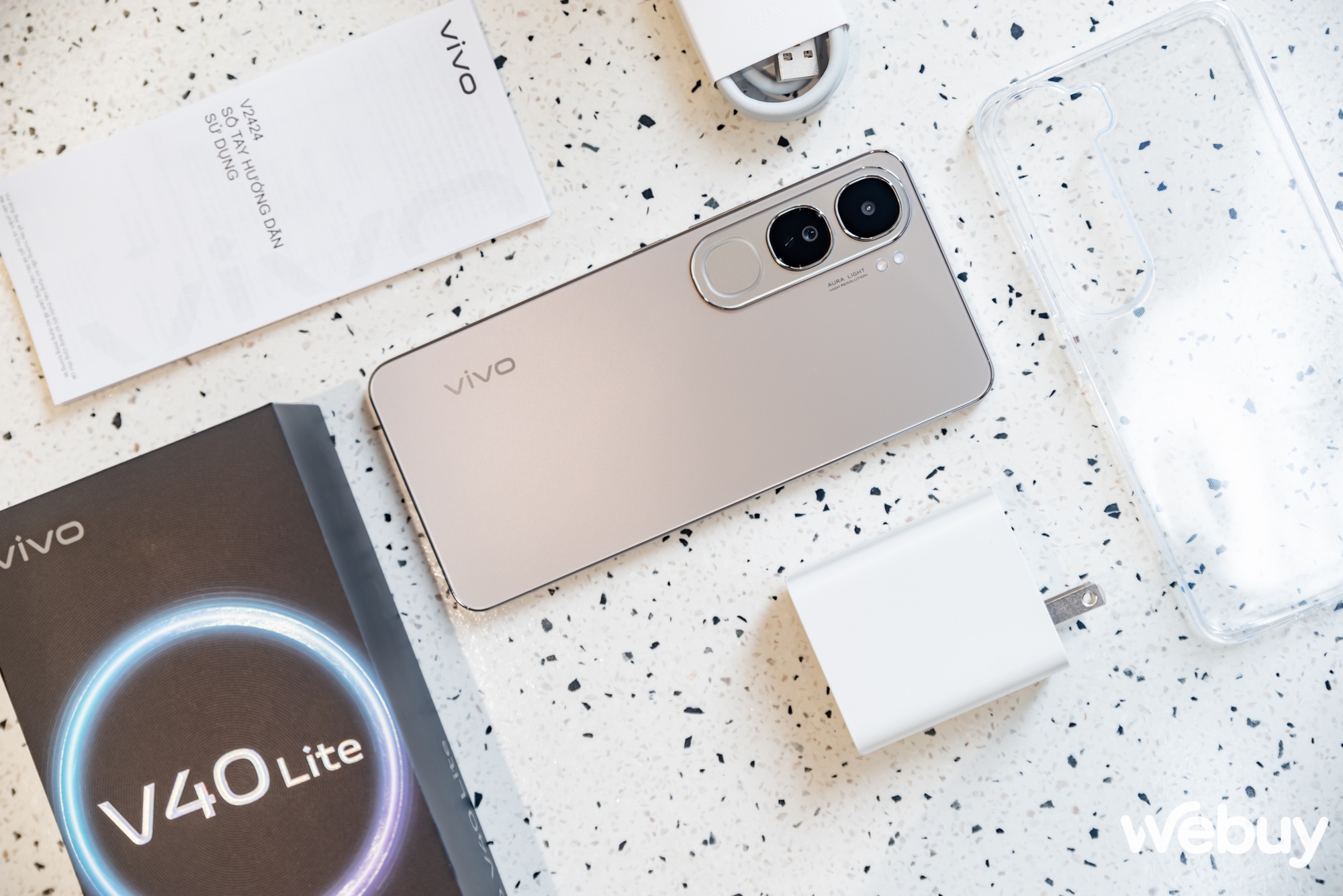 Cận cảnh vivo V40 Lite: Đẹp sang bất ngờ, bền bỉ với IP64 và sạc nhanh 80W, vẫn sở hữu vòng sáng Aura thông minh, giá 8.5tr đồng- Ảnh 3. Cận cảnh vivo V40 Lite: Đẹp sang bất ngờ, bền bỉ với IP64 và sạc nhanh 80W, vẫn sở hữu vòng sáng Aura thông minh, giá 8.5tr đồng- Ảnh 3.