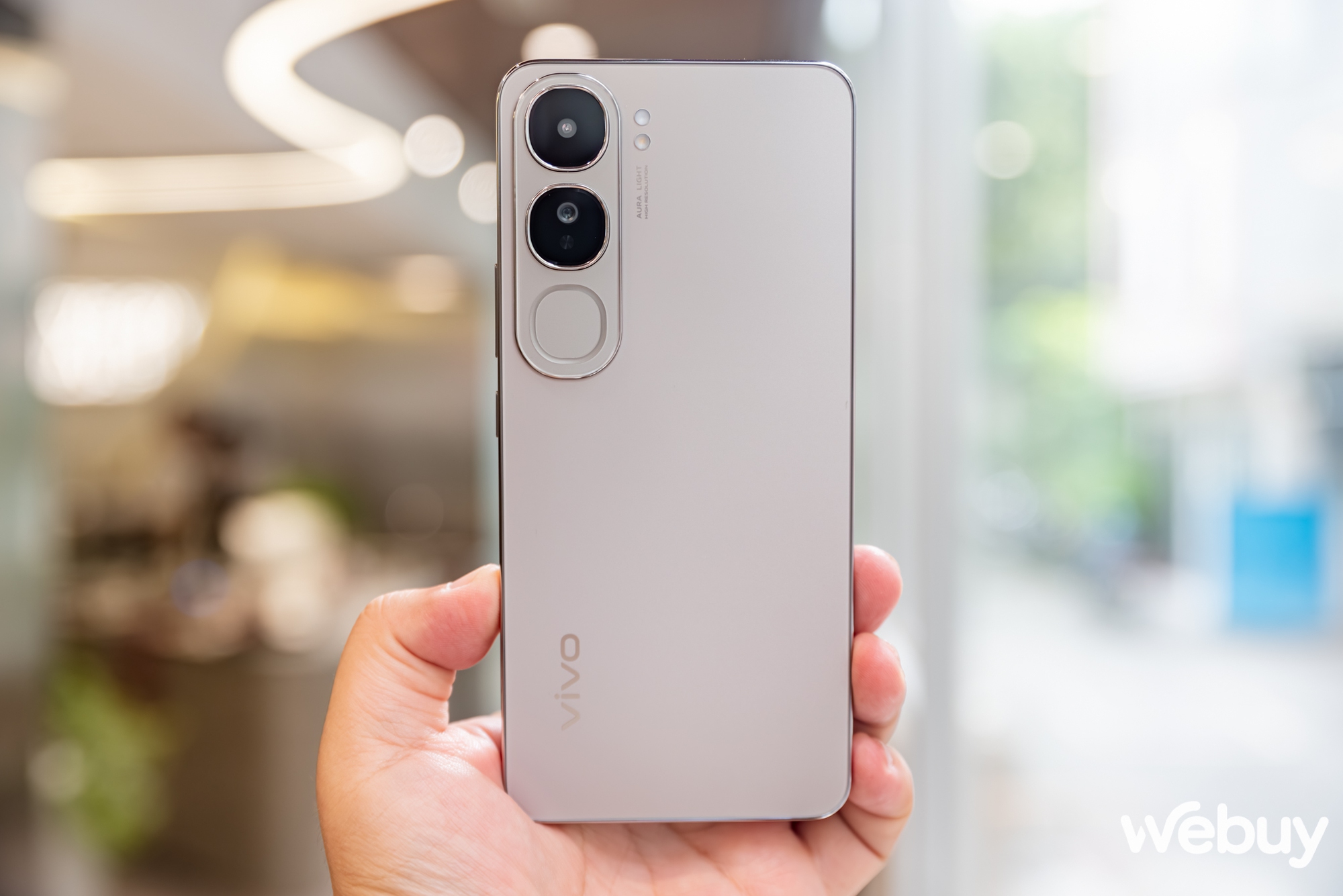 Cận cảnh vivo V40 Lite: Đẹp sang bất ngờ, bền bỉ với IP64 và sạc nhanh 80W, vẫn sở hữu vòng sáng Aura thông minh, giá 8.5tr đồng- Ảnh 26. Cận cảnh vivo V40 Lite: Đẹp sang bất ngờ, bền bỉ với IP64 và sạc nhanh 80W, vẫn sở hữu vòng sáng Aura thông minh, giá 8.5tr đồng- Ảnh 26.