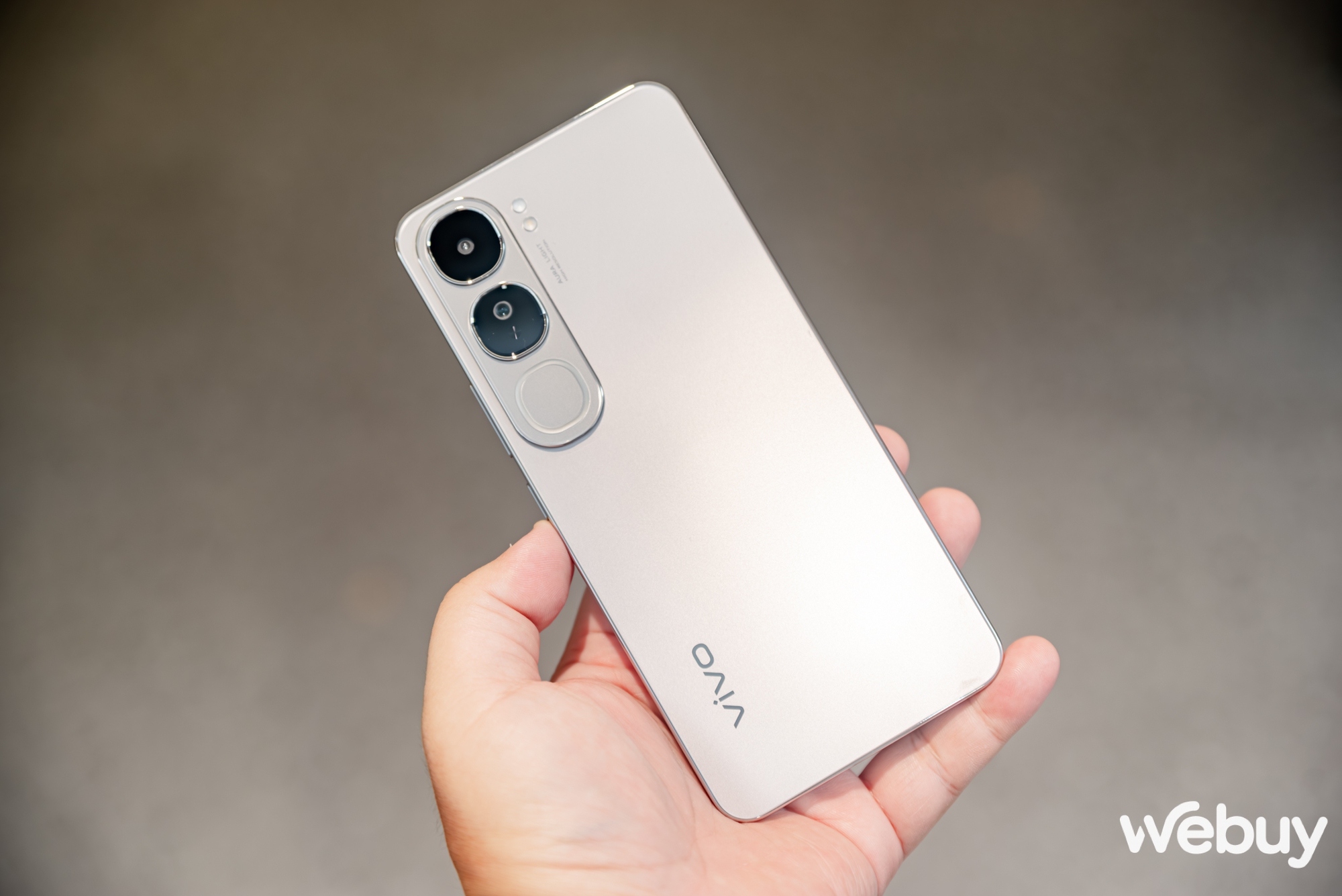 Cận cảnh vivo V40 Lite: Đẹp sang bất ngờ, bền bỉ với IP64 và sạc nhanh 80W, vẫn sở hữu vòng sáng Aura thông minh, giá 8.5tr đồng- Ảnh 33. Cận cảnh vivo V40 Lite: Đẹp sang bất ngờ, bền bỉ với IP64 và sạc nhanh 80W, vẫn sở hữu vòng sáng Aura thông minh, giá 8.5tr đồng- Ảnh 33.