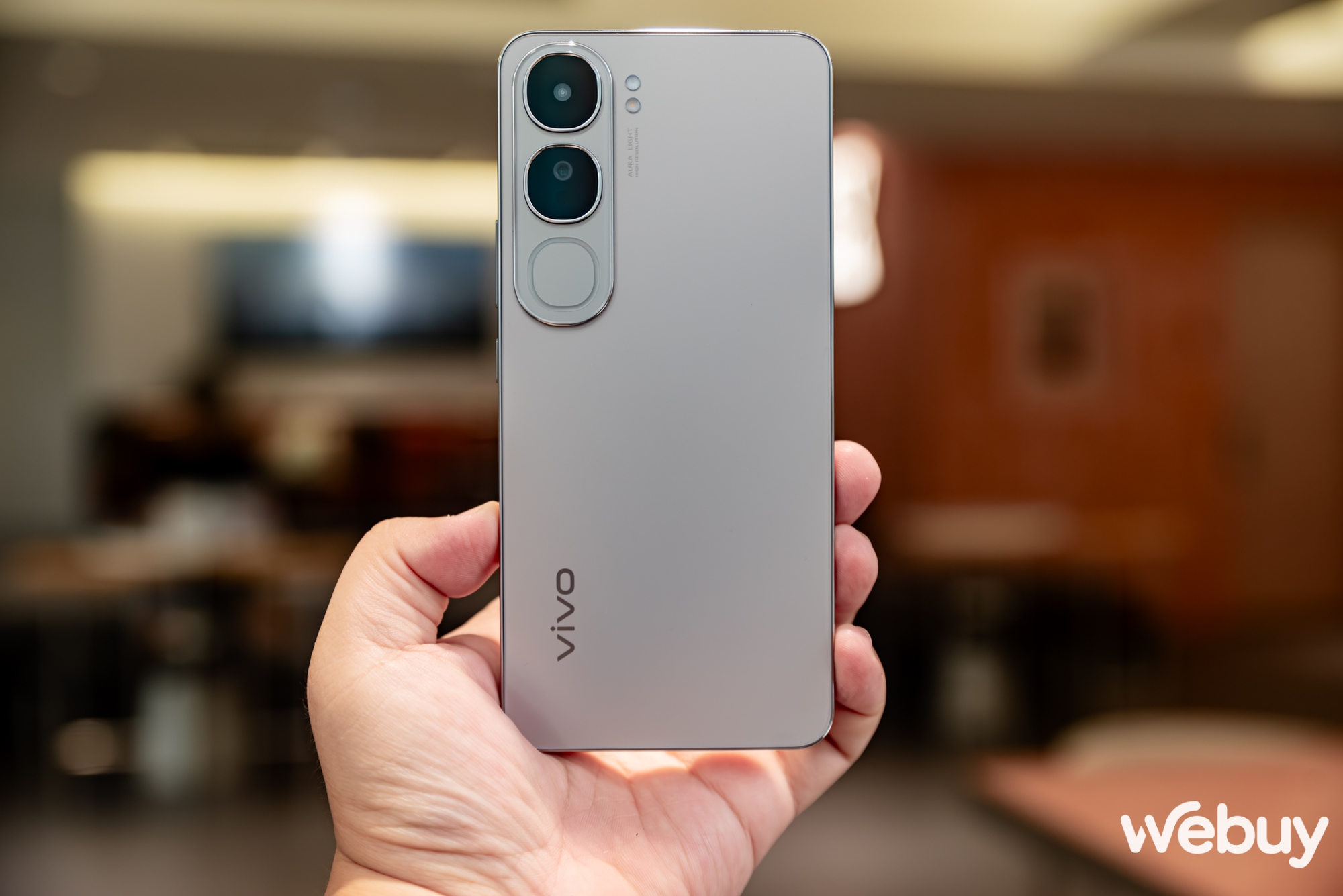 Cận cảnh vivo V40 Lite: Đẹp sang bất ngờ, bền bỉ với IP64 và sạc nhanh 80W, vẫn sở hữu vòng sáng Aura thông minh, giá 8.5tr đồng- Ảnh 6. Cận cảnh vivo V40 Lite: Đẹp sang bất ngờ, bền bỉ với IP64 và sạc nhanh 80W, vẫn sở hữu vòng sáng Aura thông minh, giá 8.5tr đồng- Ảnh 6.