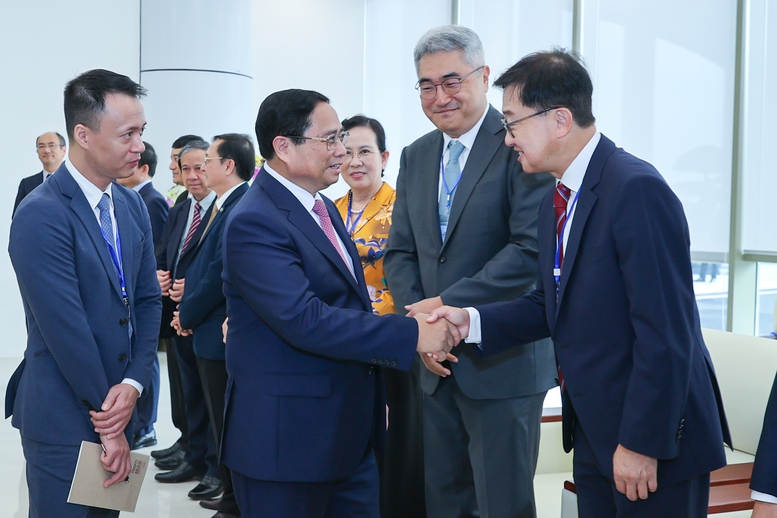 Thủ tướng: Đổi mới để bứt phá, vượt qua chính mình; sáng tạo để vươn xa, bay cao trong kỷ nguyên mới- Ảnh 11. Thủ tướng: Đổi mới để bứt phá, vượt qua chính mình; sáng tạo để vươn xa, bay cao trong kỷ nguyên mới- Ảnh 11.