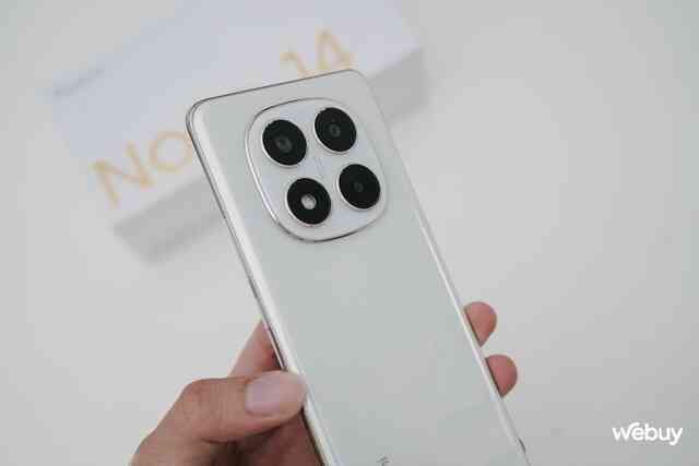 Trên tay Redmi Note 14 Pro vừa ra mắt giá chỉ hơn 5 triệu đồng: Thiết kế mới, màn cong cạnh, siêu chống nước IP69K nhưng lại cắt giảm tính năng này- Ảnh 4. Trên tay Redmi Note 14 Pro vừa ra mắt giá chỉ hơn 5 triệu đồng: Thiết kế mới, màn cong cạnh, siêu chống nước IP69K nhưng lại cắt giảm tính năng này- Ảnh 4.