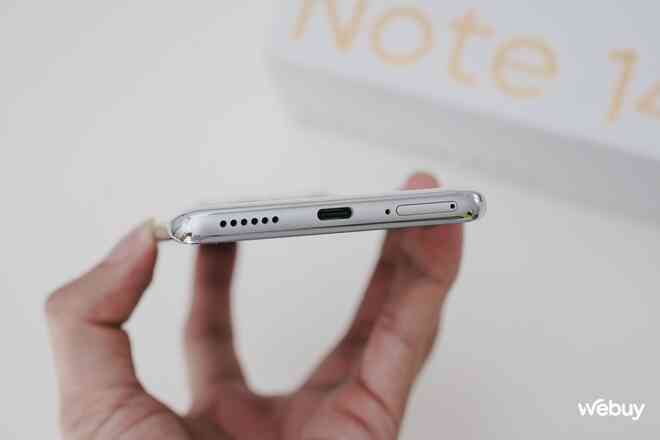 Trên tay Redmi Note 14 Pro vừa ra mắt giá chỉ hơn 5 triệu đồng: Thiết kế mới, màn cong cạnh, siêu chống nước IP69K nhưng lại cắt giảm tính năng này- Ảnh 5. Trên tay Redmi Note 14 Pro vừa ra mắt giá chỉ hơn 5 triệu đồng: Thiết kế mới, màn cong cạnh, siêu chống nước IP69K nhưng lại cắt giảm tính năng này- Ảnh 5.