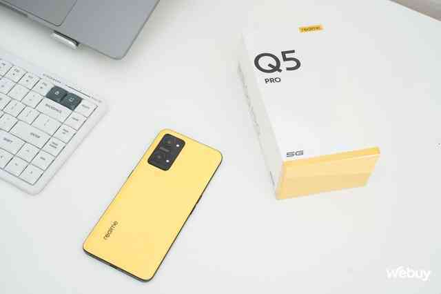 Điện thoại này giá 4,9 triệu có màn hình AMOLED 120Hz, chip "đầu 8" chơi game cực ngon, pin 5.000mAh kèm sạc nhanh 80W