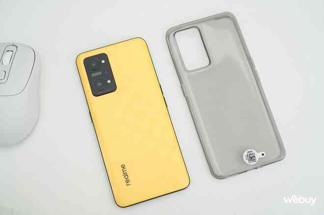 Điện thoại này giá 4,9 triệu có màn hình AMOLED 120Hz, chip "đầu 8" chơi game cực ngon, pin 5.000mAh kèm sạc nhanh 80W- Ảnh 4. Điện thoại này giá 4,9 triệu có màn hình AMOLED 120Hz, chip "đầu 8" chơi game cực ngon, pin 5.000mAh kèm sạc nhanh 80W- Ảnh 4.