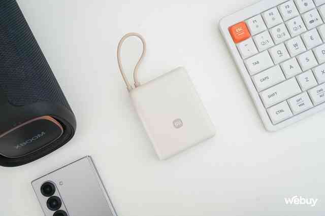 Pin dự phòng Xiaomi này cực đáng mua: Dung lượng 10.000mAh, công suất 33W, tích hợp cả dây sạc mà giá chỉ hơn 400.000 đồng- Ảnh 2. Pin dự phòng Xiaomi này cực đáng mua: Dung lượng 10.000mAh, công suất 33W, tích hợp cả dây sạc mà giá chỉ hơn 400.000 đồng- Ảnh 2.