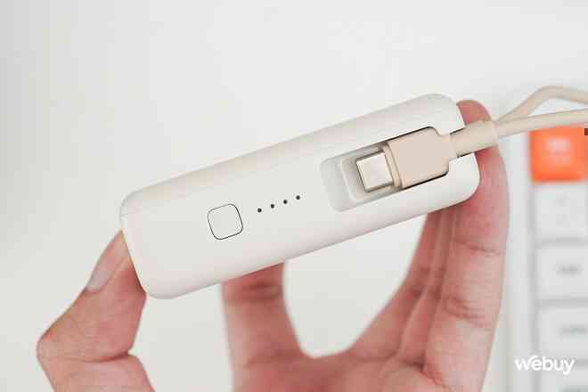 Pin dự phòng Xiaomi này cực đáng mua: Dung lượng 10.000mAh, công suất 33W, tích hợp cả dây sạc mà giá chỉ hơn 400.000 đồng- Ảnh 6. Pin dự phòng Xiaomi này cực đáng mua: Dung lượng 10.000mAh, công suất 33W, tích hợp cả dây sạc mà giá chỉ hơn 400.000 đồng- Ảnh 6.