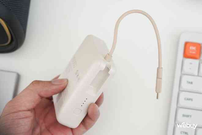 Pin dự phòng Xiaomi này cực đáng mua: Dung lượng 10.000mAh, công suất 33W, tích hợp cả dây sạc mà giá chỉ hơn 400.000 đồng- Ảnh 8. Pin dự phòng Xiaomi này cực đáng mua: Dung lượng 10.000mAh, công suất 33W, tích hợp cả dây sạc mà giá chỉ hơn 400.000 đồng- Ảnh 8.