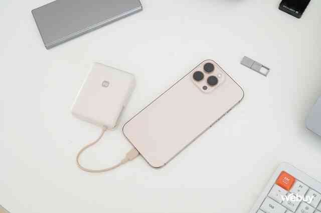 Pin dự phòng Xiaomi này cực đáng mua: Dung lượng 10.000mAh, công suất 33W, tích hợp cả dây sạc mà giá chỉ hơn 400.000 đồng- Ảnh 9. Pin dự phòng Xiaomi này cực đáng mua: Dung lượng 10.000mAh, công suất 33W, tích hợp cả dây sạc mà giá chỉ hơn 400.000 đồng- Ảnh 9.