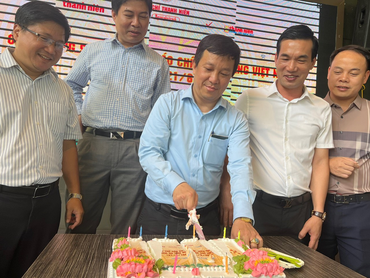 Tạp chí Thanh niên 62 năm xây dựng và phát triển, nâng tầm công tác lý luận gắn với nghiên cứu khoa học, xây dựng tòa soạn hội tụ đồng hành cùng thanh niên tiến bước vào kỷ nguyên mới- Ảnh 19. Tạp chí Thanh niên 62 năm xây dựng và phát triển, nâng tầm công tác lý luận gắn với nghiên cứu khoa học, xây dựng tòa soạn hội tụ đồng hành cùng thanh niên tiến bước vào kỷ nguyên mới- Ảnh 19.