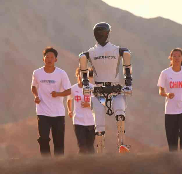Trung Quốc lại khiến cả thế giới phải ngỡ ngàng khi cho robot hình người Star1 chạy đua qua sa mạc Gobi- Ảnh 3. Trung Quốc lại khiến cả thế giới phải ngỡ ngàng khi cho robot hình người Star1 chạy đua qua sa mạc Gobi- Ảnh 3.
