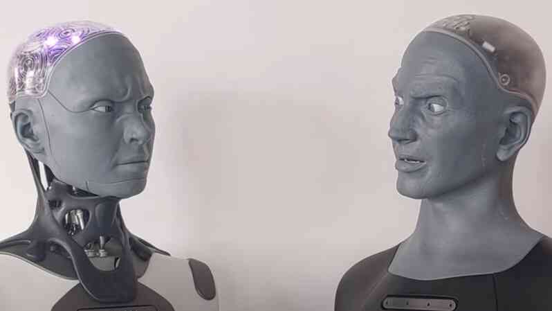 Ameca và Azi: Hai robot hình người 'tiên tiến nhất thế giới' có thể tự trò chuyện và thể hiện biểu cảm với nhau- Ảnh 3. Ameca và Azi: Hai robot hình người 'tiên tiến nhất thế giới' có thể tự trò chuyện và thể hiện biểu cảm với nhau- Ảnh 3.