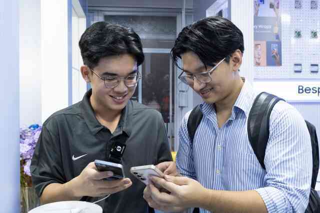 Giới trẻ hào hứng check-in Interactive Galaxy AI Cafe tại Saigon Centre: Chỉ một chạm, chia sẻ muôn cảm xúc- Ảnh 5. Giới trẻ hào hứng check-in Interactive Galaxy AI Cafe tại Saigon Centre: Chỉ một chạm, chia sẻ muôn cảm xúc- Ảnh 5.