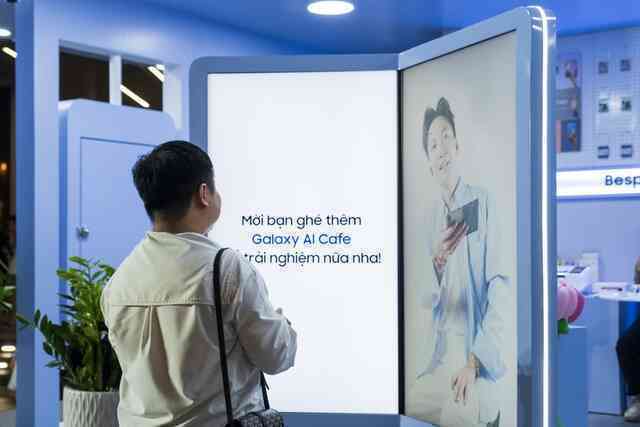 Giới trẻ hào hứng check-in Interactive Galaxy AI Cafe tại Saigon Centre: Chỉ một chạm, chia sẻ muôn cảm xúc- Ảnh 6. Giới trẻ hào hứng check-in Interactive Galaxy AI Cafe tại Saigon Centre: Chỉ một chạm, chia sẻ muôn cảm xúc- Ảnh 6.