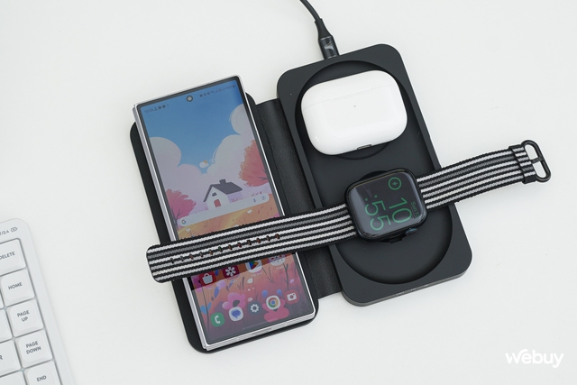 Phụ kiện không dây 3 trong 1 cho người dùng "hệ Táo": Sạc được cùng lúc cả iPhone, AirPods và Apple Watch, thiết kế gấp cực gọn, giá dưới 1 triệu đồng- Ảnh 12. Phụ kiện không dây 3 trong 1 cho người dùng "hệ Táo": Sạc được cùng lúc cả iPhone, AirPods và Apple Watch, thiết kế gấp cực gọn, giá dưới 1 triệu đồng- Ảnh 12.