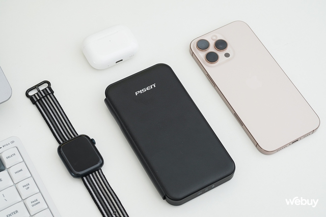 Phụ kiện không dây 3 trong 1 cho người dùng "hệ Táo": Sạc được cùng lúc cả iPhone, AirPods và Apple Watch, thiết kế gấp cực gọn, giá dưới 1 triệu đồng- Ảnh 15. Phụ kiện không dây 3 trong 1 cho người dùng "hệ Táo": Sạc được cùng lúc cả iPhone, AirPods và Apple Watch, thiết kế gấp cực gọn, giá dưới 1 triệu đồng- Ảnh 15.