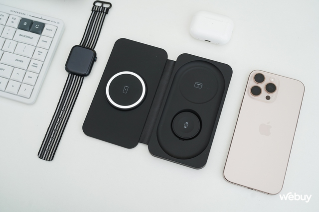 Phụ kiện không dây 3 trong 1 cho người dùng "hệ Táo": Sạc được cùng lúc cả iPhone, AirPods và Apple Watch, thiết kế gấp cực gọn, giá dưới 1 triệu đồng- Ảnh 17. Phụ kiện không dây 3 trong 1 cho người dùng "hệ Táo": Sạc được cùng lúc cả iPhone, AirPods và Apple Watch, thiết kế gấp cực gọn, giá dưới 1 triệu đồng- Ảnh 17.