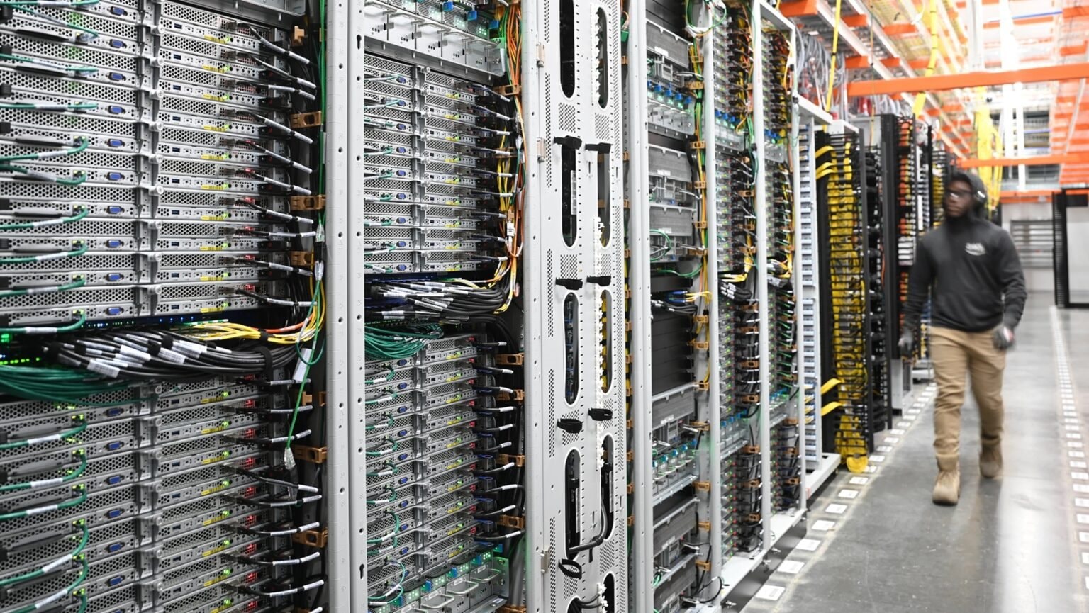 Trung tâm dữ liệu ma: Nỗi khổ của Amazon trong xu thế phát triển AI nhưng thiếu điện, nước, nhân lực, xây xong phải để đó- Ảnh 3. Trung tâm dữ liệu ma: Nỗi khổ của Amazon trong xu thế phát triển AI nhưng thiếu điện, nước, nhân lực, xây xong phải để đó- Ảnh 3.