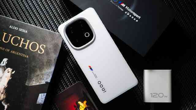 Cận cảnh smartphone 3 triệu điểm AnTuTu, Xiaomi 15 liệu có cửa cạnh tranh?- Ảnh 2. Cận cảnh smartphone 3 triệu điểm AnTuTu, Xiaomi 15 liệu có cửa cạnh tranh?- Ảnh 2.