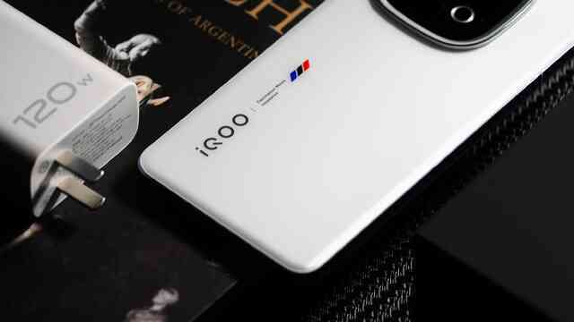 Cận cảnh smartphone 3 triệu điểm AnTuTu, Xiaomi 15 liệu có cửa cạnh tranh?- Ảnh 12. Cận cảnh smartphone 3 triệu điểm AnTuTu, Xiaomi 15 liệu có cửa cạnh tranh?- Ảnh 12.