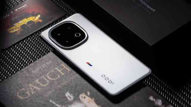 Cận cảnh smartphone 3 triệu điểm AnTuTu, Xiaomi 15 liệu có cửa cạnh tranh?- Ảnh 4. Cận cảnh smartphone 3 triệu điểm AnTuTu, Xiaomi 15 liệu có cửa cạnh tranh?- Ảnh 4.