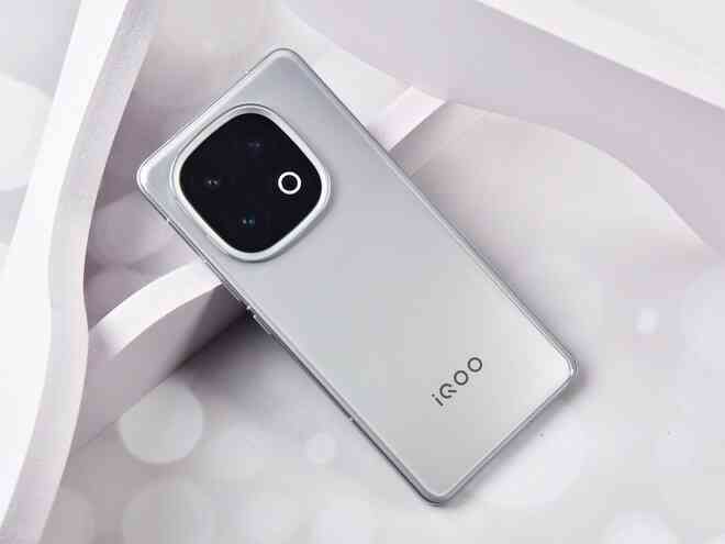 Sắp ra mắt điện thoại chip Snapdragon 8 Elite, điểm hiệu năng AnTuTu hơn 3 triệu, giá rẻ hơn Xiaomi 15- Ảnh 6. Sắp ra mắt điện thoại chip Snapdragon 8 Elite, điểm hiệu năng AnTuTu hơn 3 triệu, giá rẻ hơn Xiaomi 15- Ảnh 6.