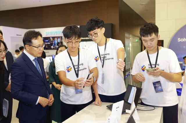 Solve for Tomorrow 2024: Đã tìm ra các đội chiến thắng, tổng giải thưởng lên tới 8 tỷ đồng được trao- Ảnh 4. Solve for Tomorrow 2024: Đã tìm ra các đội chiến thắng, tổng giải thưởng lên tới 8 tỷ đồng được trao- Ảnh 4.