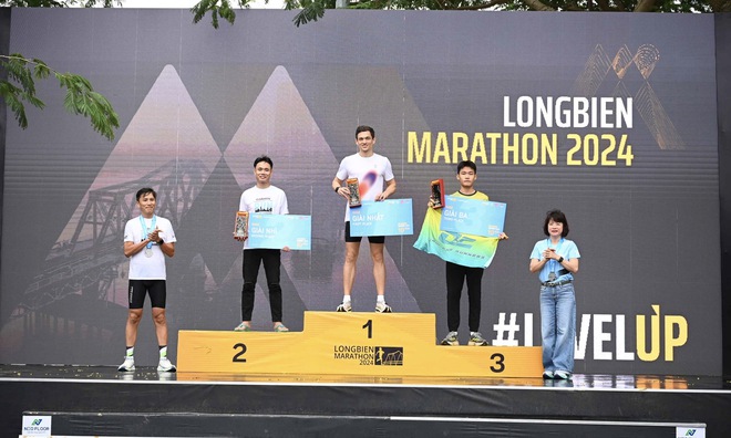 Giải chạy Longbien Garmin Run 2024: Lan tỏa tinh thần thể thao và sống khỏe đến cộng đồng- Ảnh 7. Giải chạy Longbien Garmin Run 2024: Lan tỏa tinh thần thể thao và sống khỏe đến cộng đồng- Ảnh 7.