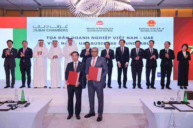 Vingroup, VinFast ký cùng lúc 4 thỏa thuận chiến lược với các đối tác hàng đầu Trung Đông- Ảnh 3. Vingroup, VinFast ký cùng lúc 4 thỏa thuận chiến lược với các đối tác hàng đầu Trung Đông- Ảnh 3.