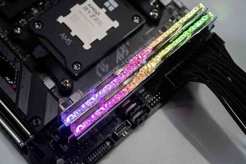Đánh giá G.Skill TridentZ5 Royal Neo 6000MHz CL28: kit RAM DDR5 sang chảnh dành cho cấu hình AMD chơi game- Ảnh 10. Đánh giá G.Skill TridentZ5 Royal Neo 6000MHz CL28: kit RAM DDR5 sang chảnh dành cho cấu hình AMD chơi game- Ảnh 10.