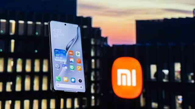 Cận cảnh Xiaomi 15 phiên bản "Ánh Bạc" với mặt lưng dòng chảy cực lạ mắt- Ảnh 14. Cận cảnh Xiaomi 15 phiên bản "Ánh Bạc" với mặt lưng dòng chảy cực lạ mắt- Ảnh 14.