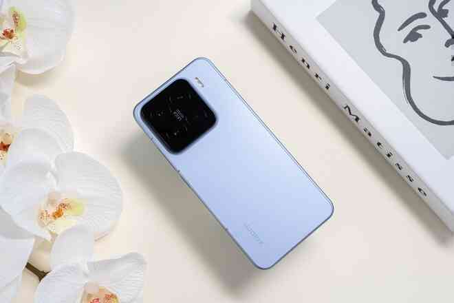 Cận cảnh Xiaomi 15 phiên bản "Ánh Bạc" với mặt lưng dòng chảy cực lạ mắt- Ảnh 15. Cận cảnh Xiaomi 15 phiên bản "Ánh Bạc" với mặt lưng dòng chảy cực lạ mắt- Ảnh 15.