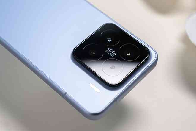 Cận cảnh Xiaomi 15 phiên bản "Ánh Bạc" với mặt lưng dòng chảy cực lạ mắt- Ảnh 17. Cận cảnh Xiaomi 15 phiên bản "Ánh Bạc" với mặt lưng dòng chảy cực lạ mắt- Ảnh 17.