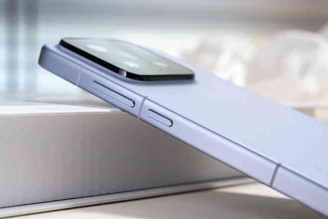 Cận cảnh Xiaomi 15 phiên bản "Ánh Bạc" với mặt lưng dòng chảy cực lạ mắt- Ảnh 20. Cận cảnh Xiaomi 15 phiên bản "Ánh Bạc" với mặt lưng dòng chảy cực lạ mắt- Ảnh 20.