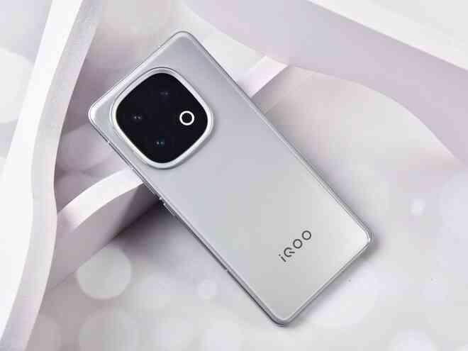 Ra mắt điện thoại Snapdragon 8 Elite rẻ nhất thế giới: Chỉ hơn 14 triệu đồng có thiết kế đẹp, màn hình 2K 144Hz, vân tay siêu âm, pin 6.120mAh kèm chống nước IP69- Ảnh 6.