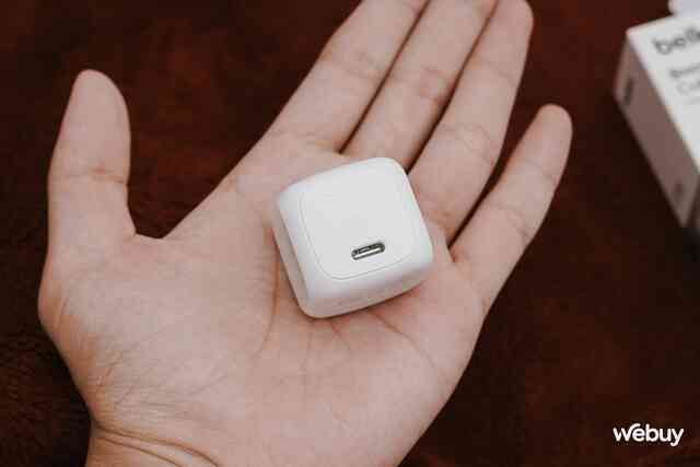 Củ sạc nhanh siêu bé cho người dùng iPhone: Made in Indonesia, nặng chỉ 38g, công suất 20W, giá 300.000 đồng- Ảnh 4. Củ sạc nhanh siêu bé cho người dùng iPhone: Made in Indonesia, nặng chỉ 38g, công suất 20W, giá 300.000 đồng- Ảnh 4.