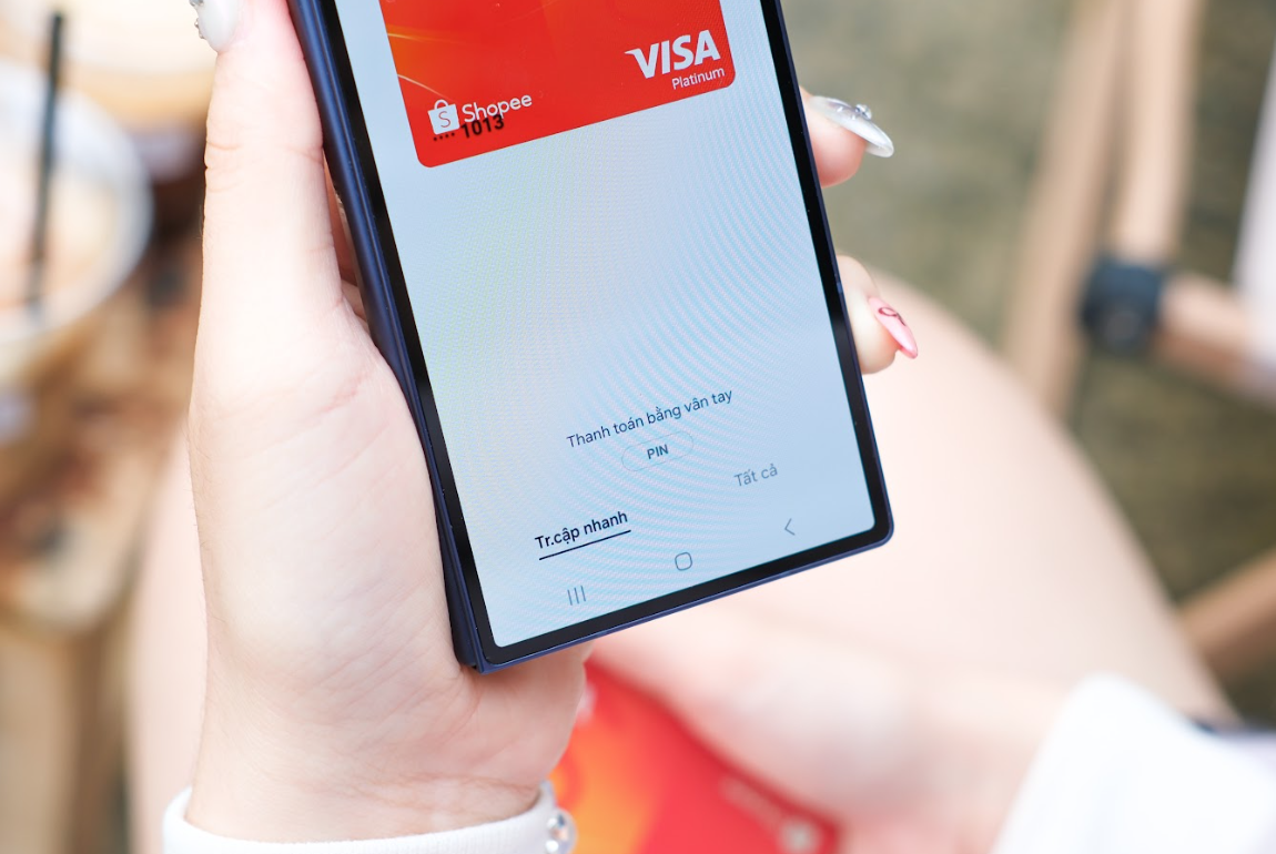 Khi Samsung Wallet kết hợp với màn hình ngoài Z series: Một chạm thanh toán, an toàn mọi tiện ích- Ảnh 3. Khi Samsung Wallet kết hợp với màn hình ngoài Z series: Một chạm thanh toán, an toàn mọi tiện ích- Ảnh 3.