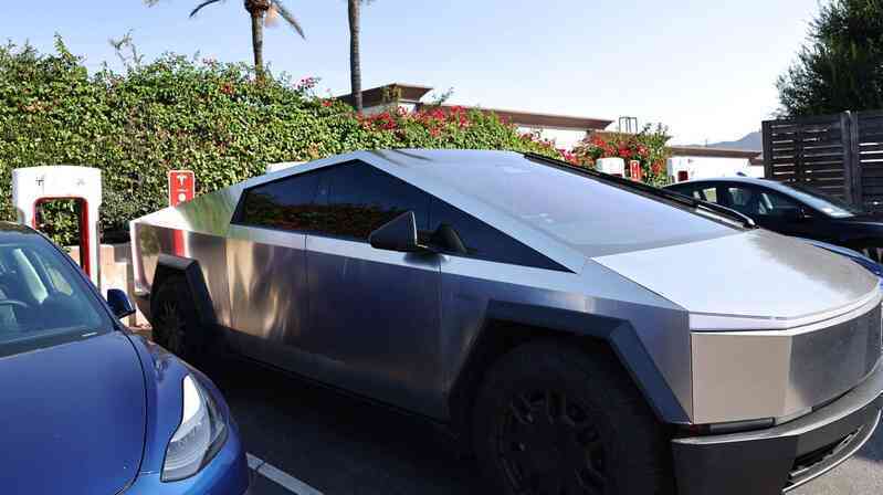 Chưa đầy một năm bán ra, Tesla Cybertruck đã phải tổ chức đợt triệu hồi thứ 5