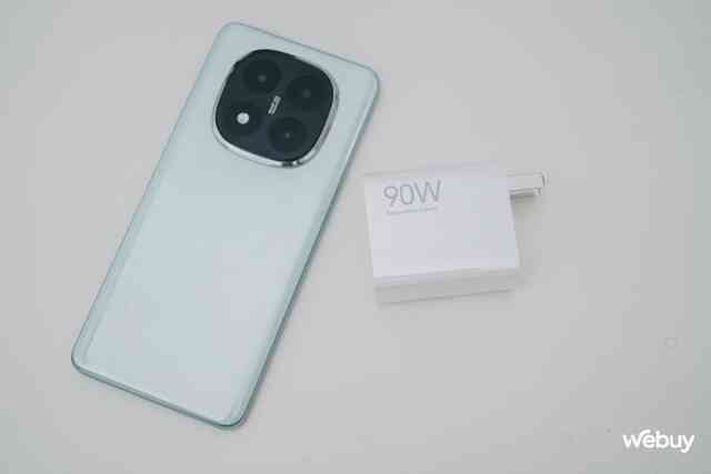 Trên tay Redmi Note 14 Pro+: Điện thoại Xiaomi giá hơn 7 triệu có thiết kế đẹp, camera 50MP, chip Snapdragon 7s Gen 3, pin khủng 6.200mAh- Ảnh 17. Trên tay Redmi Note 14 Pro+: Điện thoại Xiaomi giá hơn 7 triệu có thiết kế đẹp, camera 50MP, chip Snapdragon 7s Gen 3, pin khủng 6.200mAh- Ảnh 17.