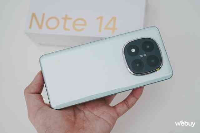 Trên tay Redmi Note 14 Pro+: Điện thoại Xiaomi giá hơn 7 triệu có thiết kế đẹp, camera 50MP, chip Snapdragon 7s Gen 3, pin khủng 6.200mAh- Ảnh 4. Trên tay Redmi Note 14 Pro+: Điện thoại Xiaomi giá hơn 7 triệu có thiết kế đẹp, camera 50MP, chip Snapdragon 7s Gen 3, pin khủng 6.200mAh- Ảnh 4.