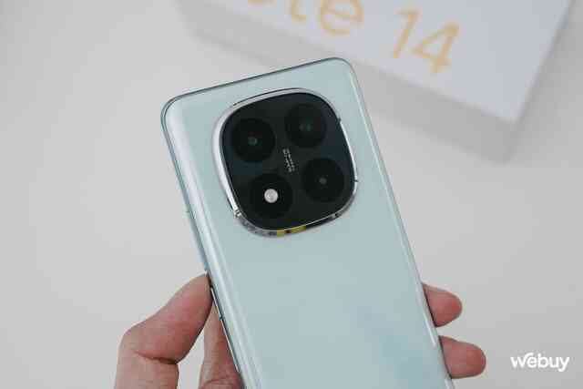 Trên tay Redmi Note 14 Pro+: Điện thoại Xiaomi giá hơn 7 triệu có thiết kế đẹp, camera 50MP, chip Snapdragon 7s Gen 3, pin khủng 6.200mAh- Ảnh 5. Trên tay Redmi Note 14 Pro+: Điện thoại Xiaomi giá hơn 7 triệu có thiết kế đẹp, camera 50MP, chip Snapdragon 7s Gen 3, pin khủng 6.200mAh- Ảnh 5.