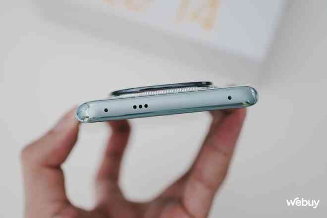 Trên tay Redmi Note 14 Pro+: Điện thoại Xiaomi giá hơn 7 triệu có thiết kế đẹp, camera 50MP, chip Snapdragon 7s Gen 3, pin khủng 6.200mAh- Ảnh 7. Trên tay Redmi Note 14 Pro+: Điện thoại Xiaomi giá hơn 7 triệu có thiết kế đẹp, camera 50MP, chip Snapdragon 7s Gen 3, pin khủng 6.200mAh- Ảnh 7.