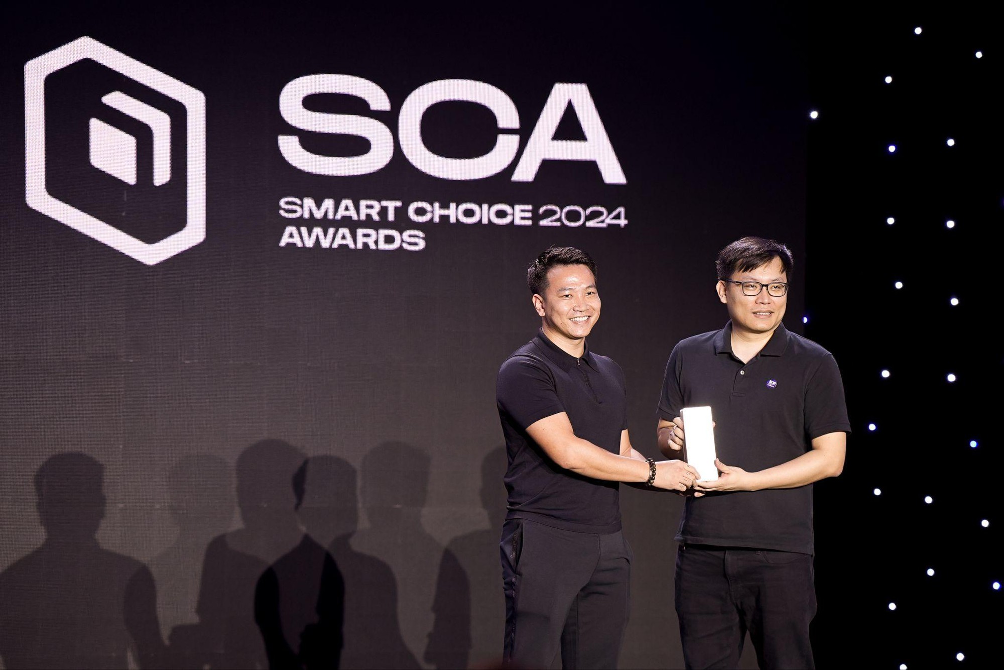 CEO Ninety Eight trao giải Smart Choice Awards tại Gala Better Choice Awards