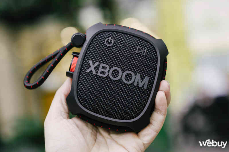 Đánh giá loa nhỏ gọn LG XBOOM Go XG2T: Không hoàn hảo nhưng dùng đúng mục đích sẽ rất 'vui vẻ'- Ảnh 4. Đánh giá loa nhỏ gọn LG XBOOM Go XG2T: Không hoàn hảo nhưng dùng đúng mục đích sẽ rất 'vui vẻ'- Ảnh 4.