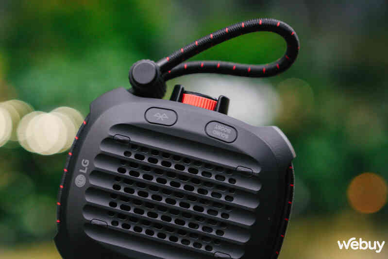 Đánh giá loa nhỏ gọn LG XBOOM Go XG2T: Không hoàn hảo nhưng dùng đúng mục đích sẽ rất 'vui vẻ'- Ảnh 6. Đánh giá loa nhỏ gọn LG XBOOM Go XG2T: Không hoàn hảo nhưng dùng đúng mục đích sẽ rất 'vui vẻ'- Ảnh 6.