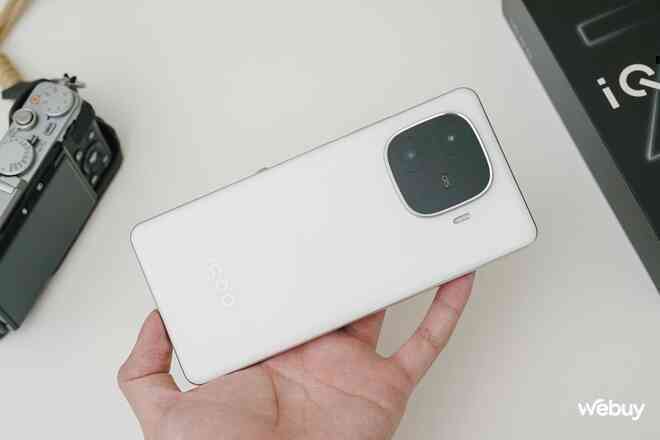 Loạt smartphone "giá rẻ cấu hình mạnh" phân khúc tầm trung đáng mua: Điểm AnTuTu lên tới hơn 2 triệu điểm, giá chỉ từ vài triệu đồng- Ảnh 3. Loạt smartphone "giá rẻ cấu hình mạnh" phân khúc tầm trung đáng mua: Điểm AnTuTu lên tới hơn 2 triệu điểm, giá chỉ từ vài triệu đồng- Ảnh 3.