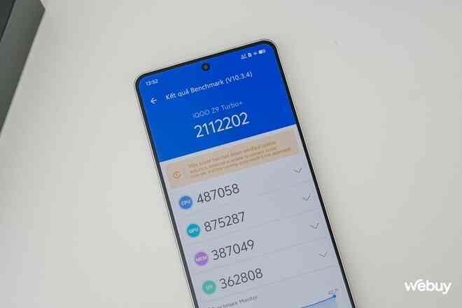 Loạt smartphone "giá rẻ cấu hình mạnh" phân khúc tầm trung đáng mua: Điểm AnTuTu lên tới hơn 2 triệu điểm, giá chỉ từ vài triệu đồng- Ảnh 4. Loạt smartphone "giá rẻ cấu hình mạnh" phân khúc tầm trung đáng mua: Điểm AnTuTu lên tới hơn 2 triệu điểm, giá chỉ từ vài triệu đồng- Ảnh 4.