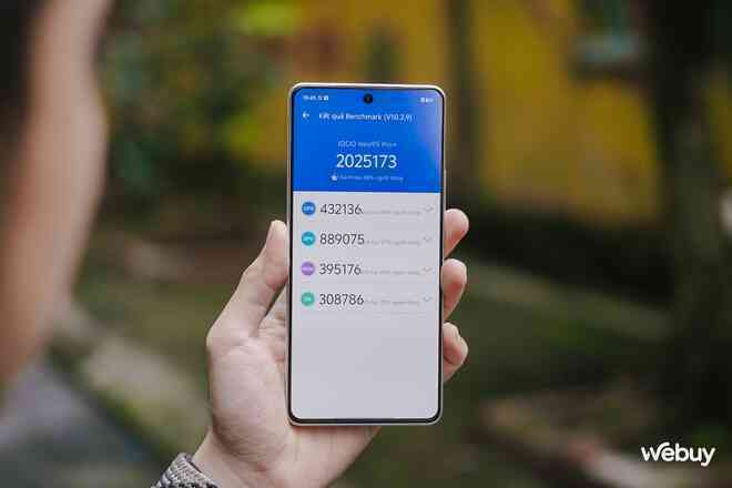 Loạt smartphone "giá rẻ cấu hình mạnh" phân khúc tầm trung đáng mua: Điểm AnTuTu lên tới hơn 2 triệu điểm, giá chỉ từ vài triệu đồng- Ảnh 8. Loạt smartphone "giá rẻ cấu hình mạnh" phân khúc tầm trung đáng mua: Điểm AnTuTu lên tới hơn 2 triệu điểm, giá chỉ từ vài triệu đồng- Ảnh 8.