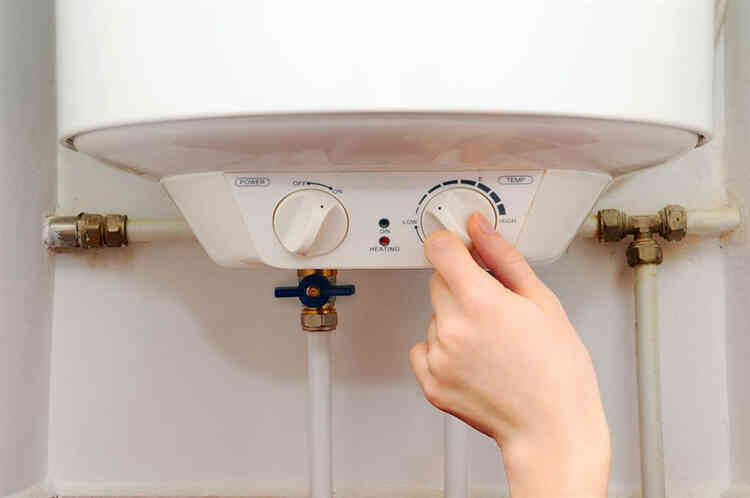 Nên bật bình nóng lạnh bao nhiêu phút trước khi dùng? Chuyên gia tiết lộ con số chính xác khiến nhiều người bất ngờ