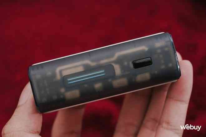 Trên tay pin dự phòng Xiaomi "quốc dân": Thiết kế siêu nhỏ gọn, nhiều màu sắc, dung lượng 10.000mAh 33W, giá sale chỉ hơn 300.000 đồng- Ảnh 8. Trên tay pin dự phòng Xiaomi "quốc dân": Thiết kế siêu nhỏ gọn, nhiều màu sắc, dung lượng 10.000mAh 33W, giá sale chỉ hơn 300.000 đồng- Ảnh 8.